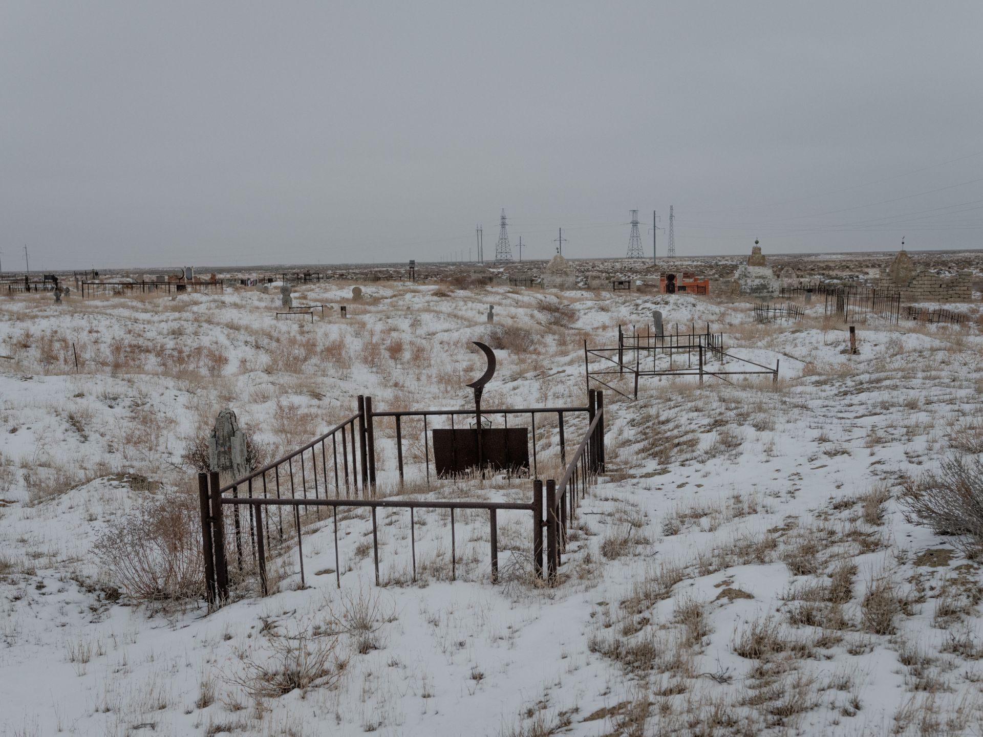 In Kazakhstan’s Oil Heartland, the Workers Who Built the Country Are Dying Quietly
