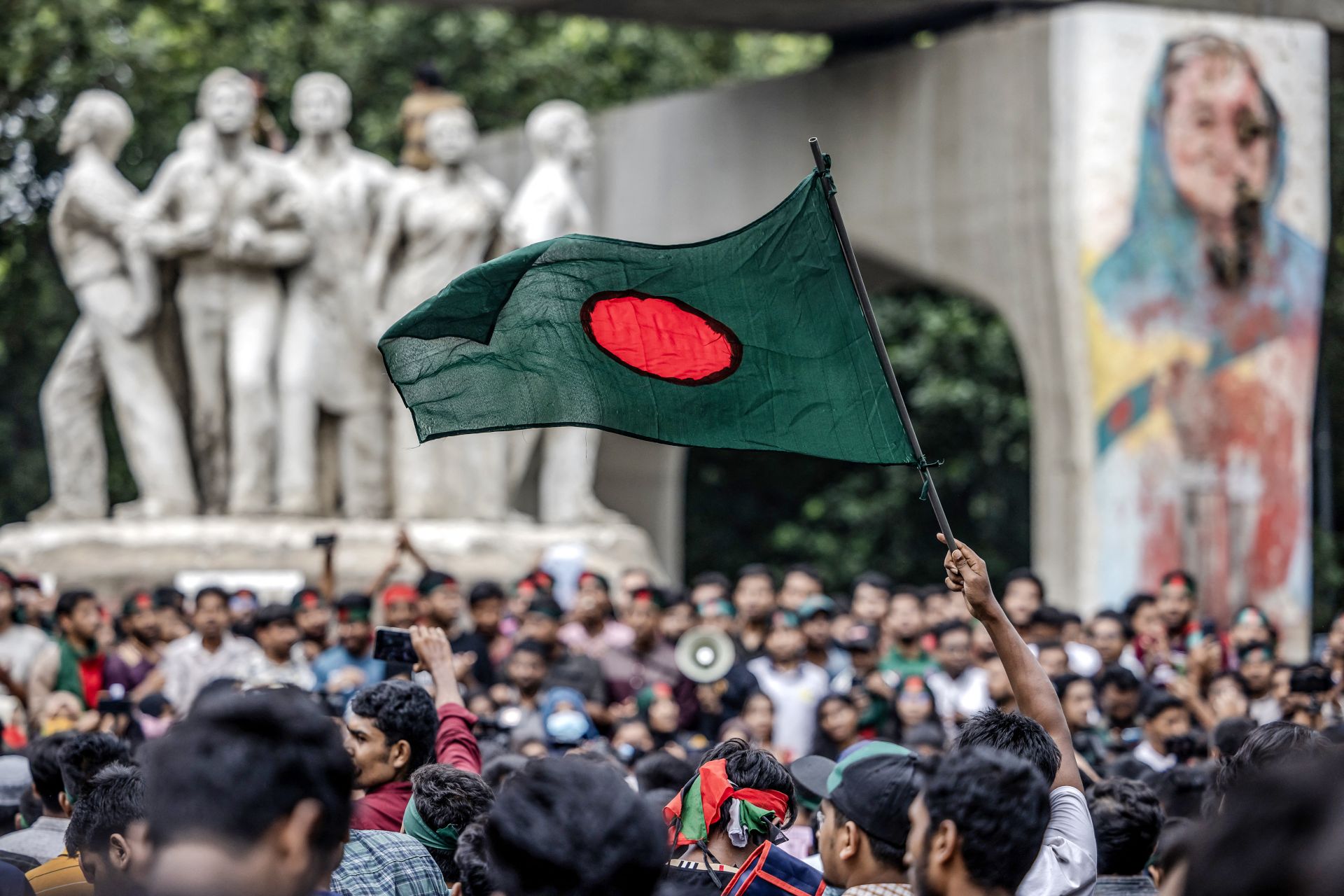 In Bangladesh, a Personality Cult Gives Way After Student Protests