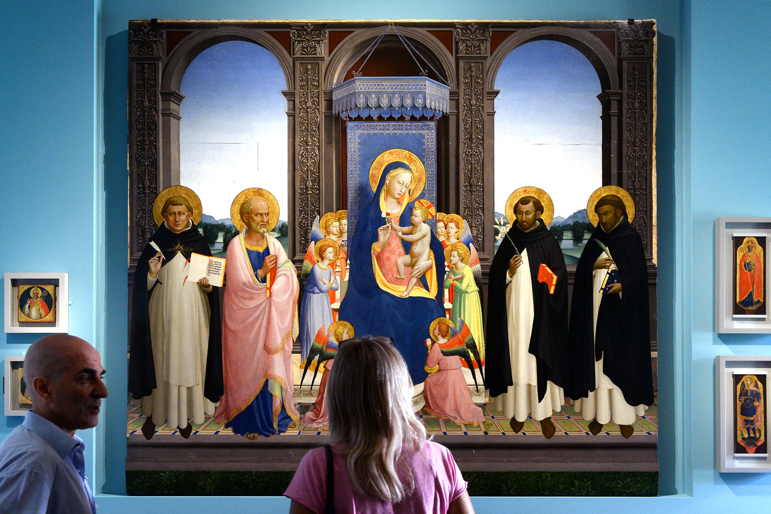 From Emotional Video Games to Early Music Chanting: the Christmas Episode