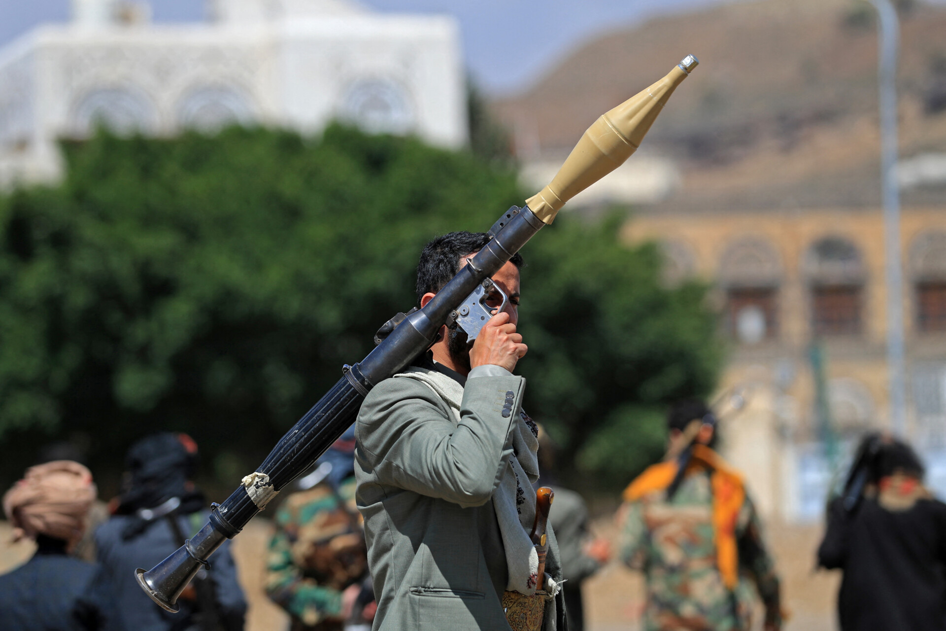 As Houthis Return to the Fight, a Yemeni Port City Holds Its Breath