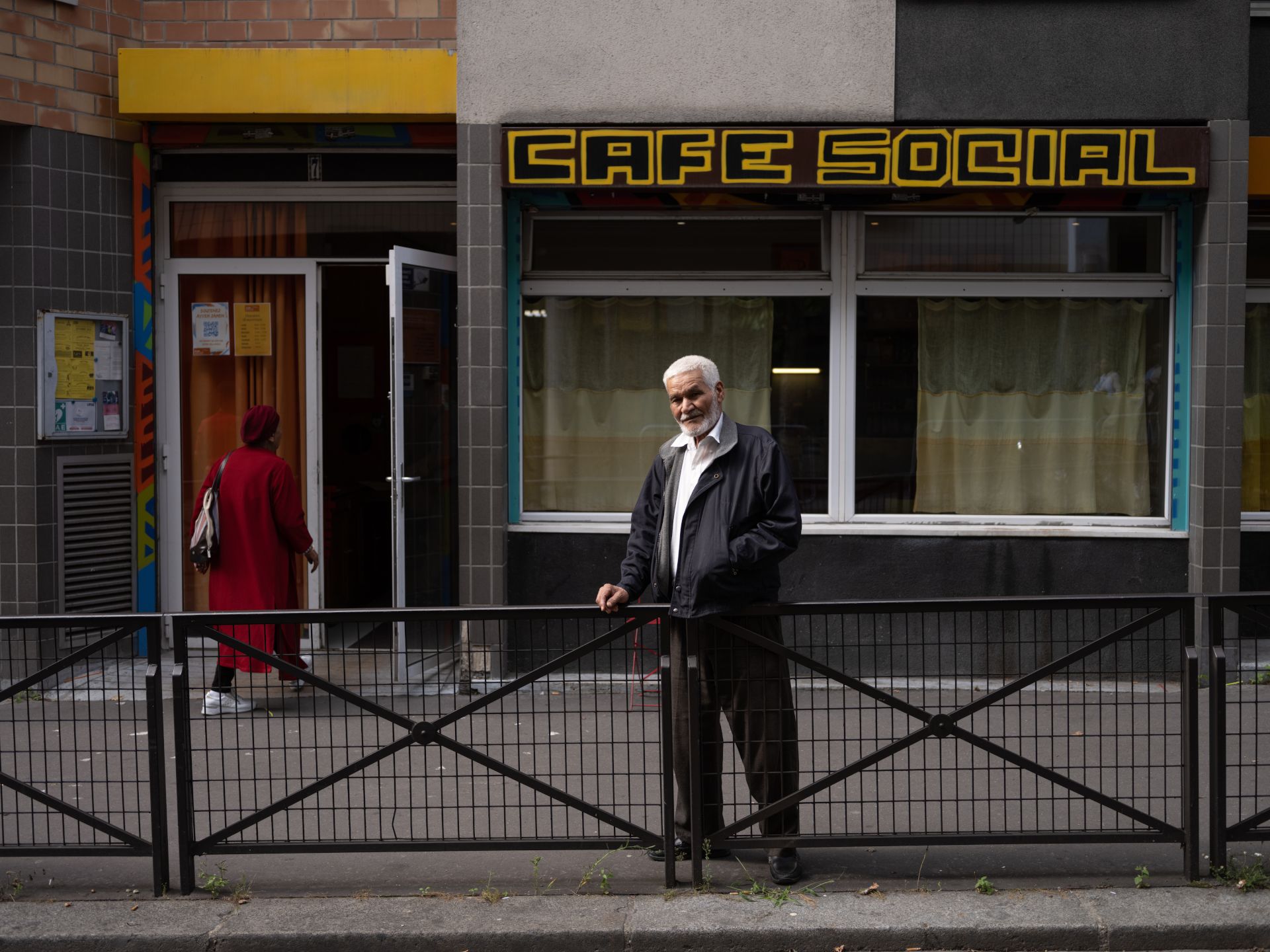 In France, Aging Migrants Confront the Myth of Returning Home
