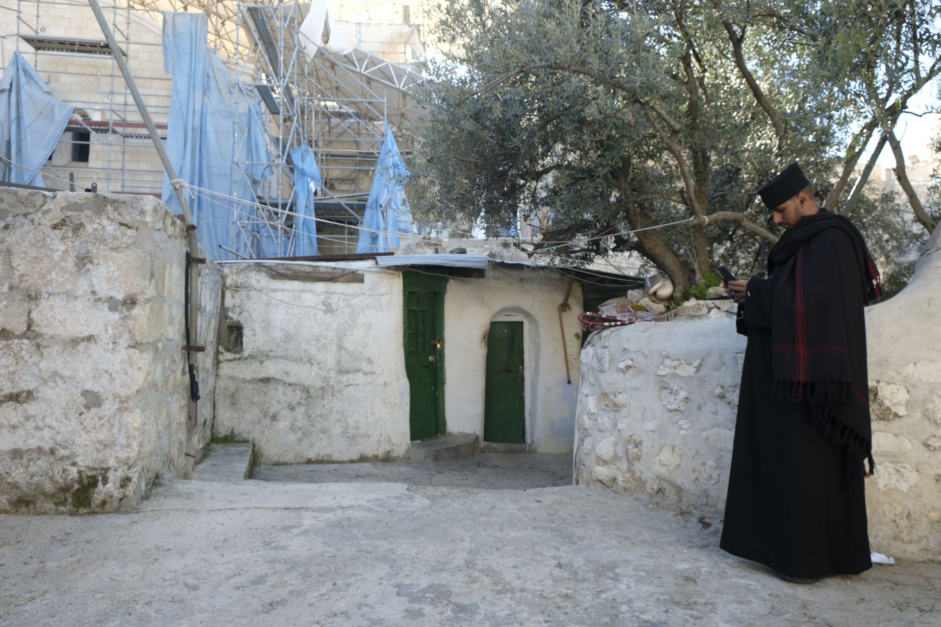 In the Holy Land, Six Christian Faiths Jockey for Power at the Church of the Holy Sepulchre